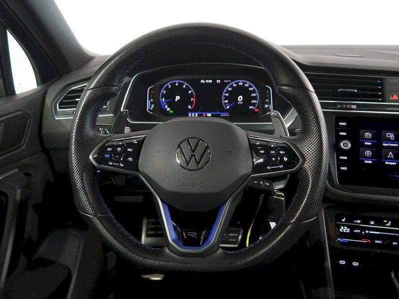 Volkswagen Tiguan (2022) R 2.0TSI 235KW DSG 4x4 - fotka 16 z 38