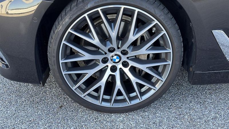 BMW Řada 5 540xi LuxuryLine ČR 1.majitel - fotka 4 z 20