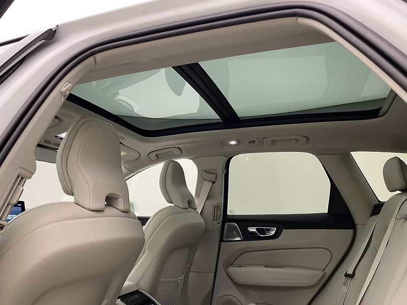 Volvo XC60 B5 AWD BRIGHT ULTRA AUT CZ - fotka 33 z 64