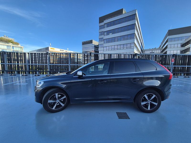 Volvo XC60 (2018) - fotka 2 z 31