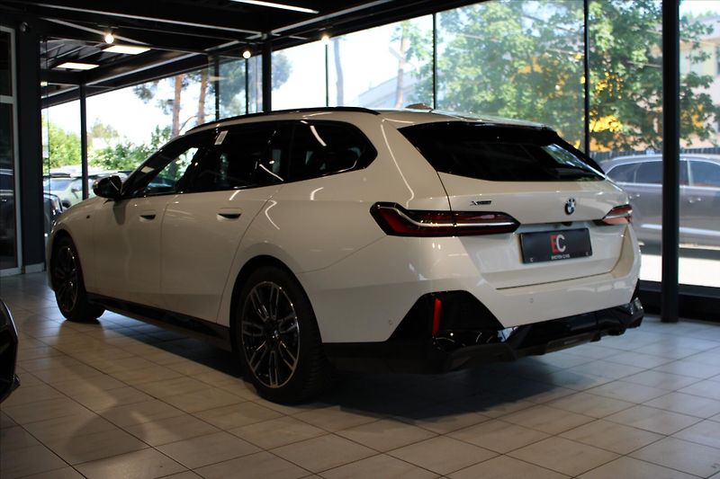BMW Řada 5 540d xDrive M Sport DAProf/B&W - fotka 4 z 33