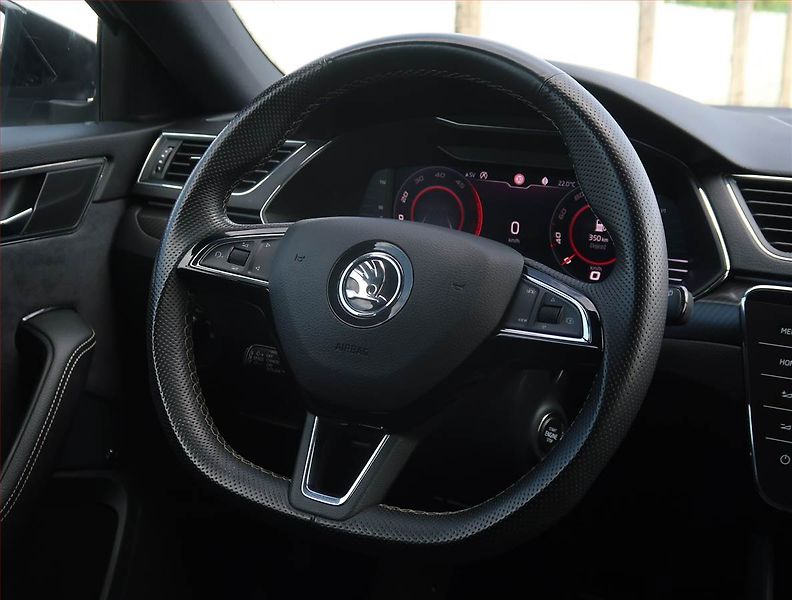 Škoda Superb (2019) Sportline 2.0 TDI - fotka 18 z 25