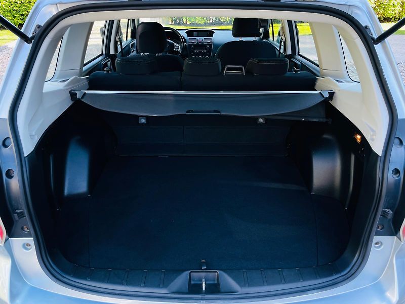 Subaru Forester 2.0i 4x4 AUT TAŽNÉ SERVISKA - fotka 20 z 43