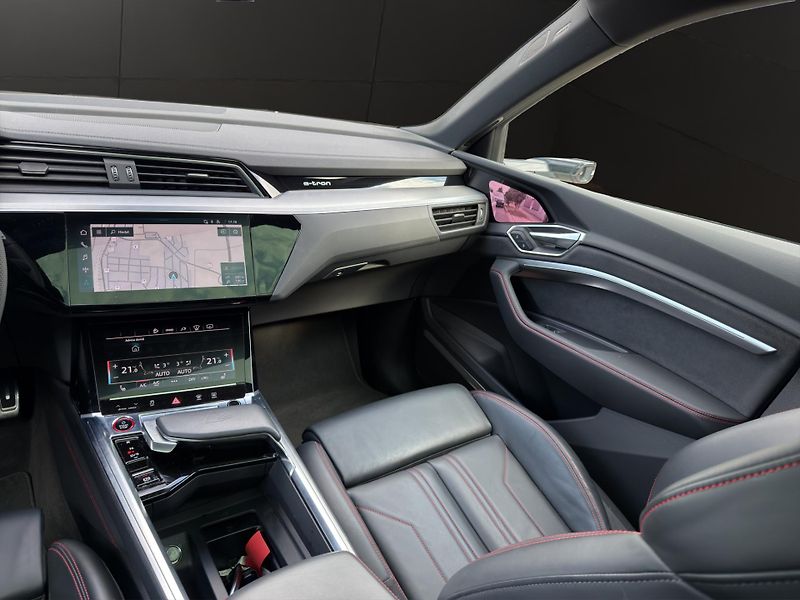 Audi SQ8 (2024) SQ8 370KW PANO Bang & Olufsen - fotka 16 z 27