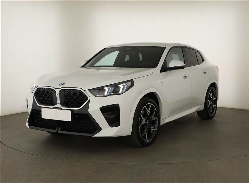 BMW X2 (2025) sDrive20i - fotka 2 z 20