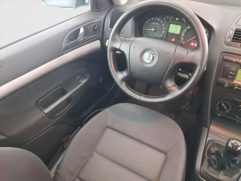 Škoda Octavia (2005) 1.6, Serv.kniha, jezdí výborně - fotka 7 z 19