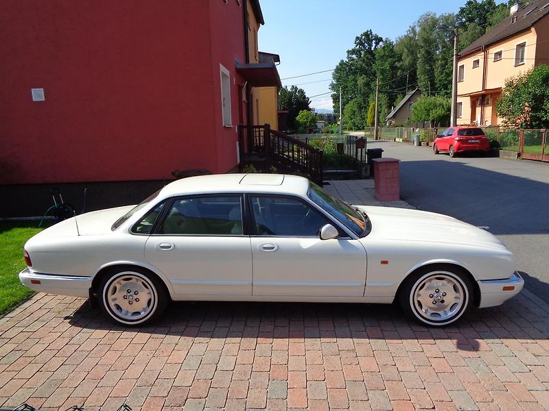 Jaguar XJ6 (1996) 3.2 SOVEREIGN 155kW - fotka 6 z 10