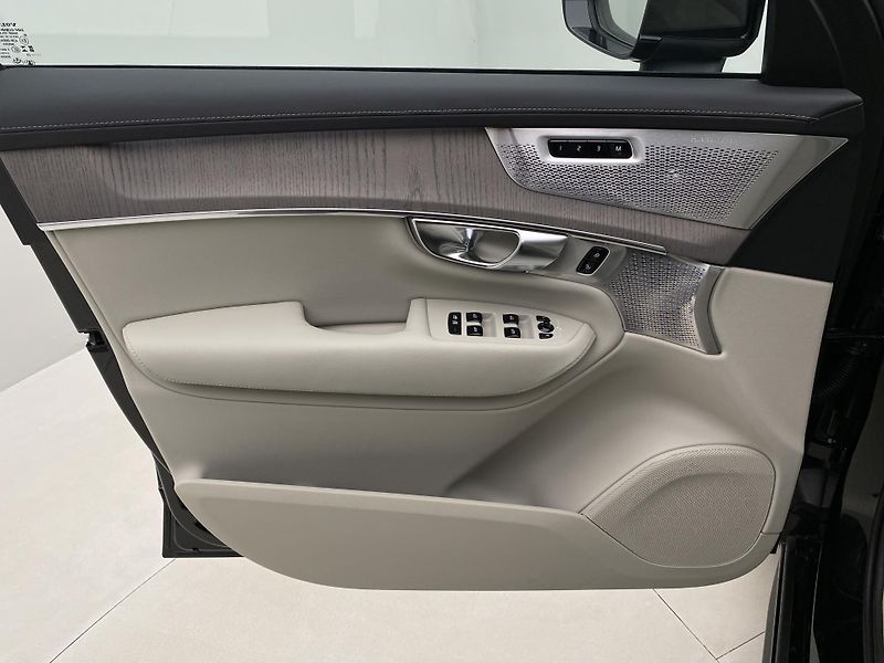 Volvo XC90 T8 AWD RECHARGE ULTRA BRIGHT - fotka 11 z 72