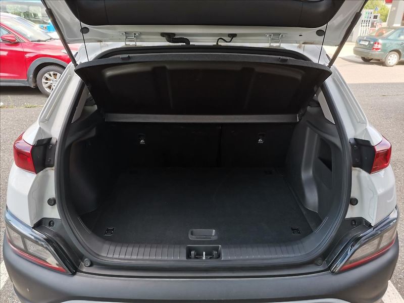 Hyundai Kona 1,6 T-GDI 145kW Smart AT - fotka 9 z 19