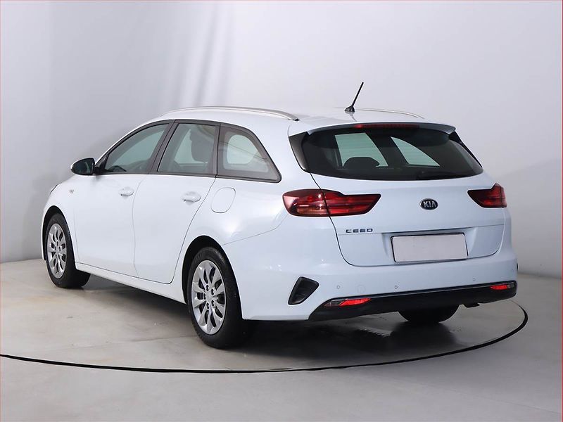 Kia Ceed (2020) 1.6 CRDi, Serv.kniha, Tempomat - fotka 4 z 17