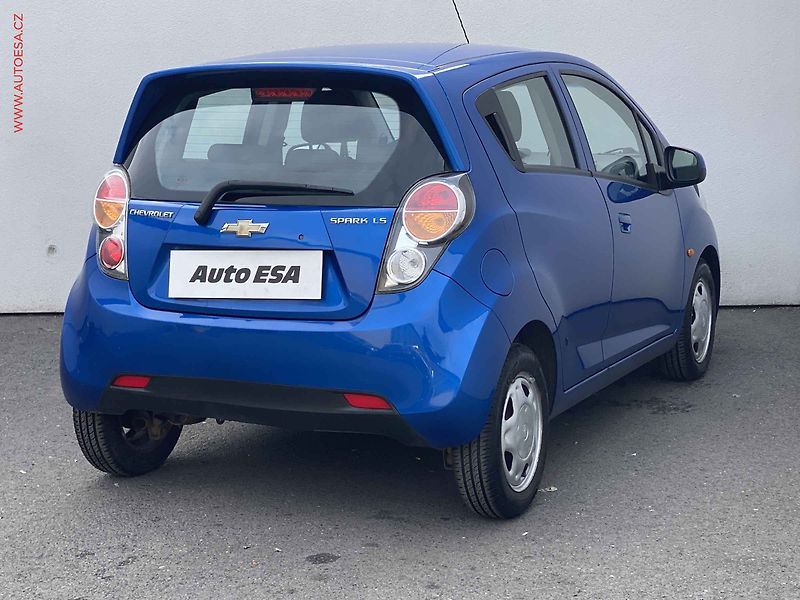 Chevrolet Spark (2011) 1.0i, AC - fotka 4 z 15