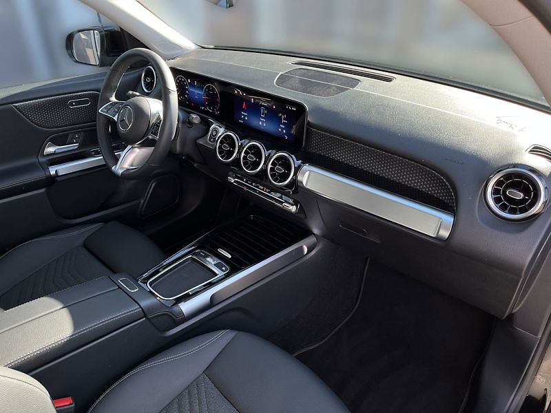 Mercedes-Benz GLB 200 d 4MATIC - fotka 15 z 18
