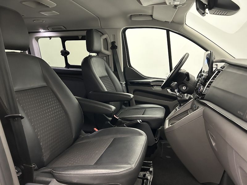 Ford Tourneo Custom 2.0 TDCI - fotka 21 z 27