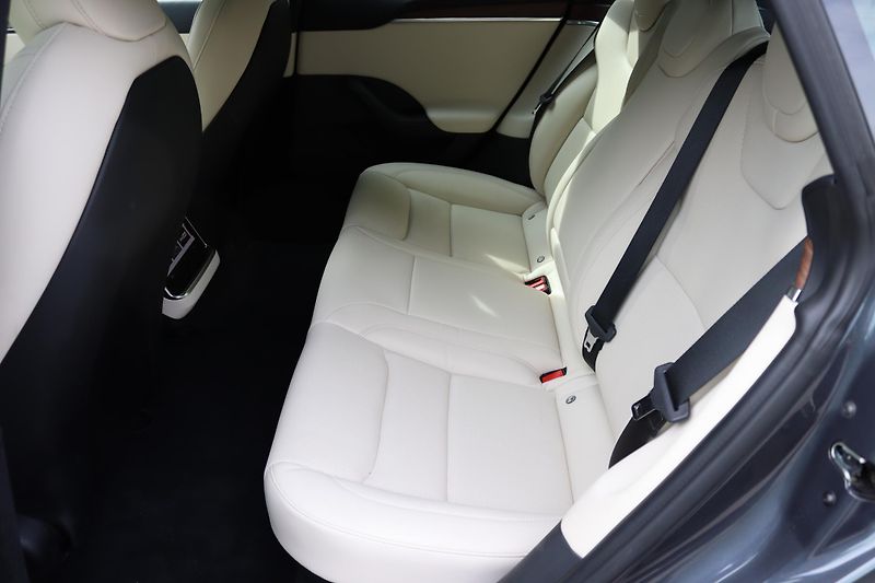 Tesla Model S LONG RANGE AWD 493kW - fotka 39 z 50