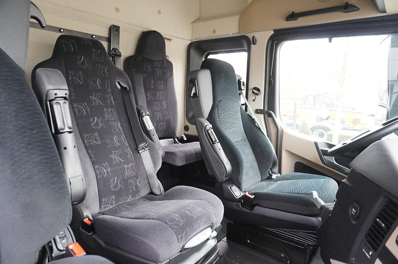 Mercedes-Benz Actros (2018) 2540 6x2/40 tho.km!/ 5 seats - fotka 18 z 24