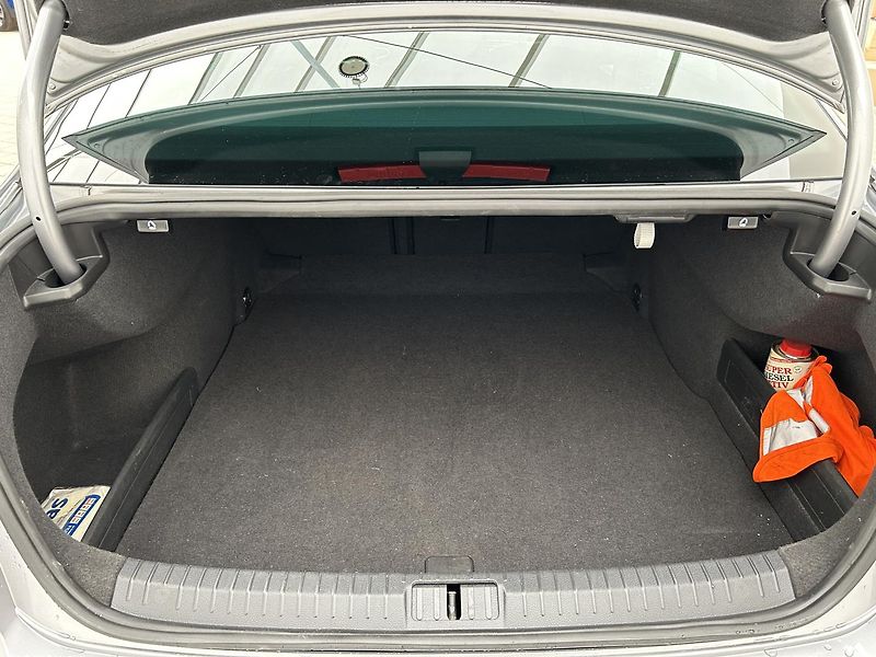 Volkswagen Passat 2.0 TDI 4x4 R-Line - fotka 25 z 31