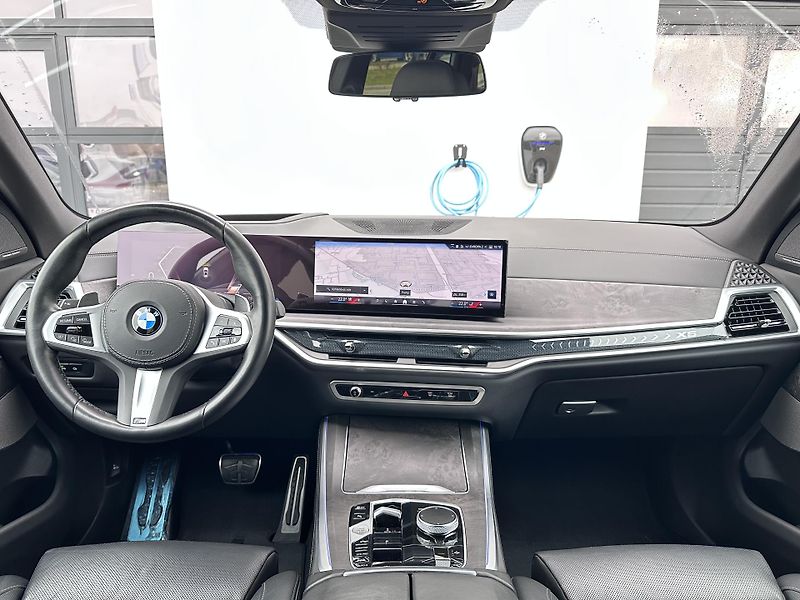 BMW X5 xDrive40d M-Sport PRO - fotka 6 z 33