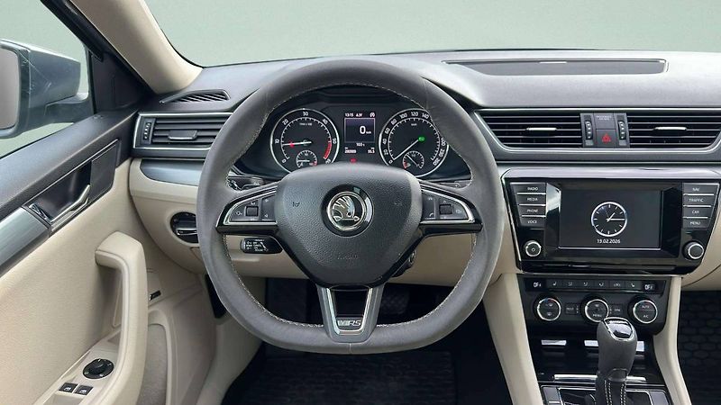 Škoda Superb Liftback 2.0 TDI DSG 140kW 6AT - fotka 16 z 36