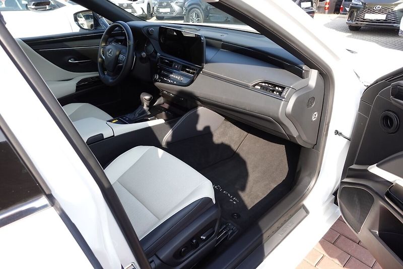 Lexus ES 300h ZLEVNĚNO 2,5HSD Elegance Plus - fotka 12 z 37