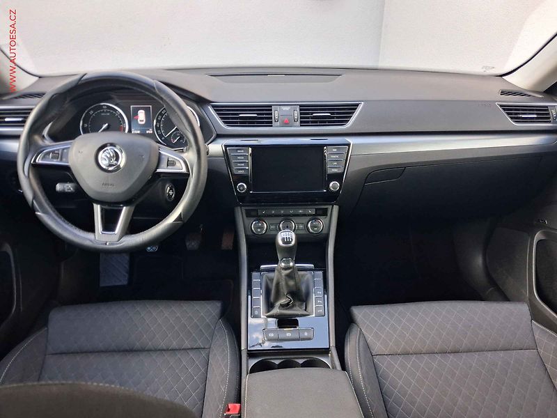 Škoda Superb (2018) 1.6TDI, AC, navi, park.asist - fotka 8 z 18