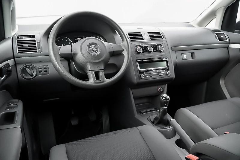 Volkswagen Touran (2014) - fotka 25 z 28