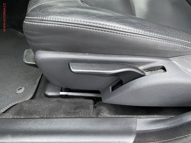 Volvo V70 (2015) 2.0 D4, Bixen, navi, kůže - fotka 15 z 20