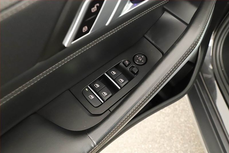 BMW X6 (2021) xDrive30d, ACC, Výhřev, Kamera - fotka 28 z 31