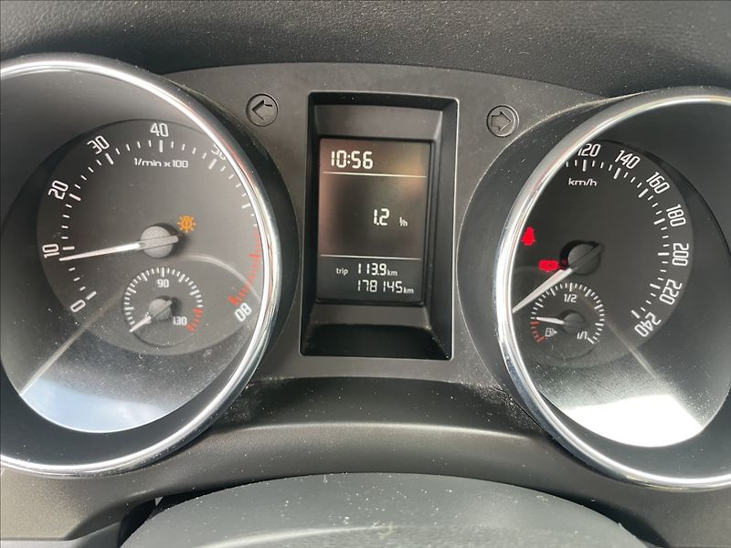 Škoda Yeti 1,8 TSi 118kw 4x4 po STK, odp. - fotka 24 z 38