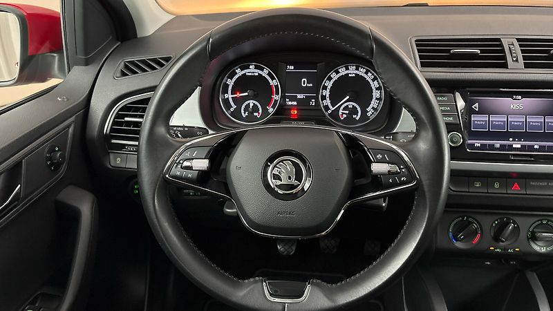 Škoda Fabia 1.0 TSI Ambition Combi - fotka 9 z 24