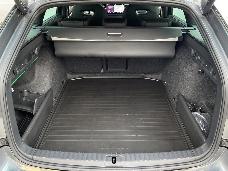 Škoda Octavia Combi 2,0 TSI 195 kW RS DSG - fotka 27 z 28