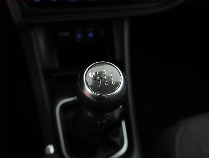 Toyota Corolla (2018) 1.6 Valvematic, Serv.kniha - fotka 13 z 17