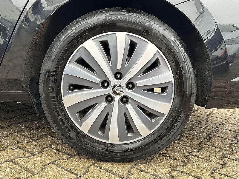 Škoda Superb (2022) Combi 2.0 TDI DSG Style - fotka 31 z 36