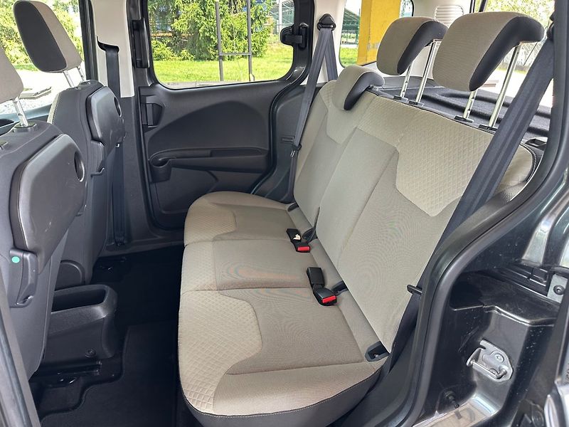 Ford Tourneo Courier (2015) 1.6TDCi GARANCE KM - fotka 12 z 13