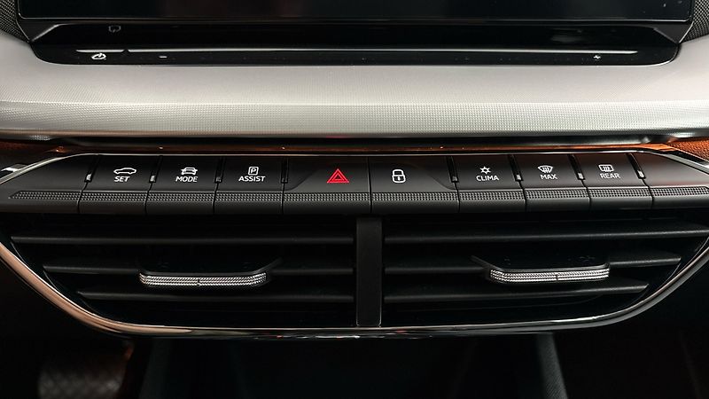Škoda Octavia 2.0 TDI DSG Style Combi - fotka 13 z 25