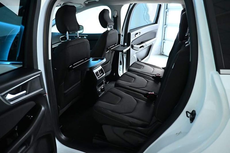 Ford S-MAX (2020) 2.0 140 KW LED SONY ACC 8AT EC - fotka 9 z 37