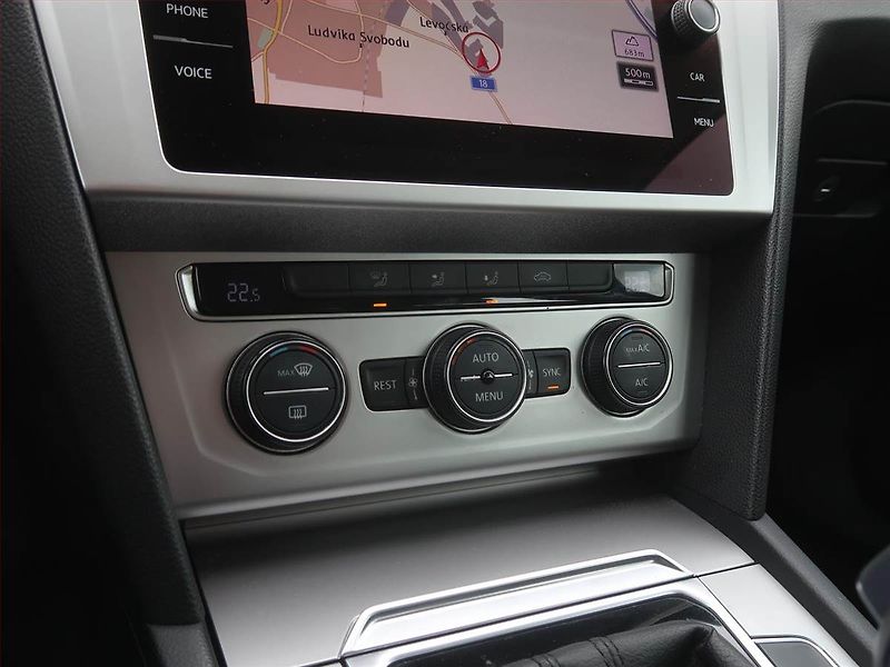 Volkswagen Passat (2017) 1.6 TDI, Automat, Navi - fotka 16 z 18