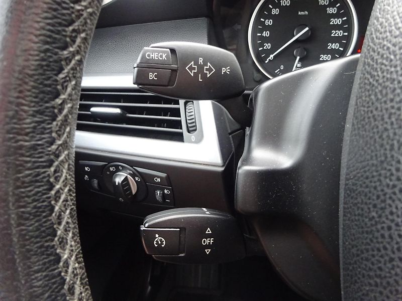 BMW Řada 5 520d 120kW KŮŽE SERVIS - fotka 17 z 31