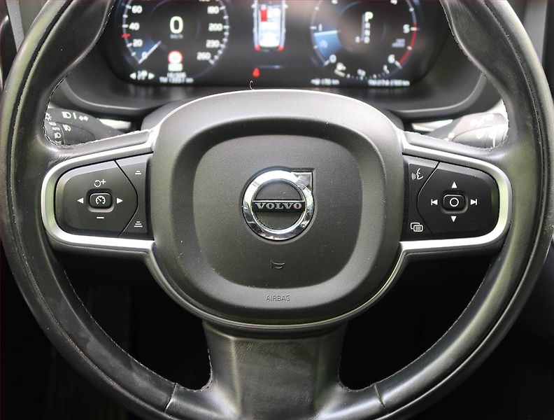 Volvo XC60 (2019) D4 - fotka 18 z 27