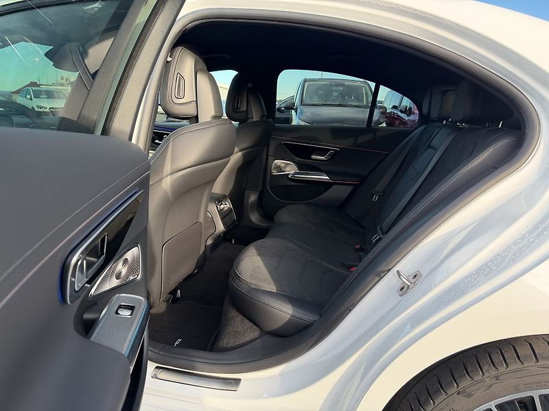Mercedes-Benz Třídy E E 220 d 4MATIC - fotka 14 z 35