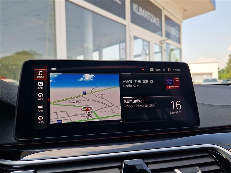 BMW Řada 5 3,0 530d TOURING KOMPLETVÝBAVA - fotka 30 z 46