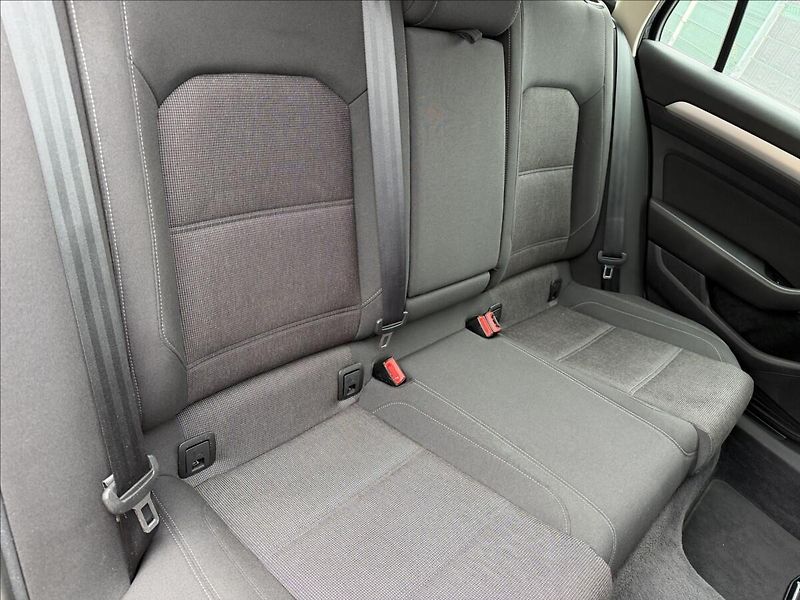 Volkswagen Passat 2.0 TDI Comfortline - fotka 19 z 20