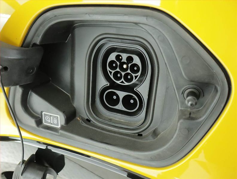 Peugeot 208 (2021) 50 kWh, SoH 89%, Automat - fotka 16 z 17