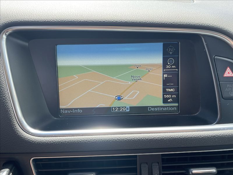 Audi Q5 3,0 TDi Quattro S-Line CZauto - fotka 19 z 44
