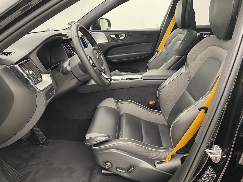 Volvo XC60 AWD POLESTAR AUT CZ 1.maj - fotka 3 z 65