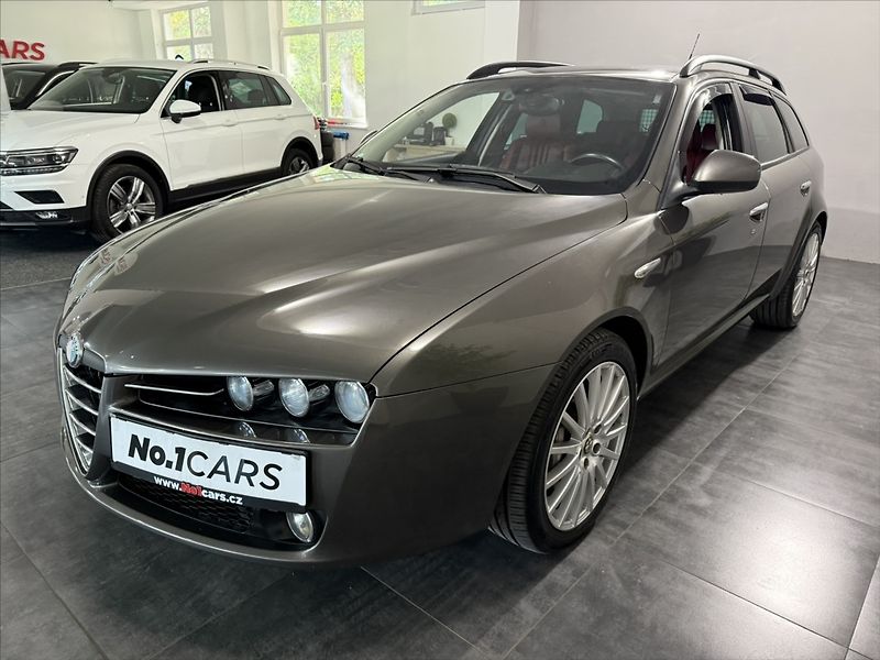 Alfa Romeo 159 2,4   JTDm V5 147 kW BOSE TOP - fotka 3 z 40
