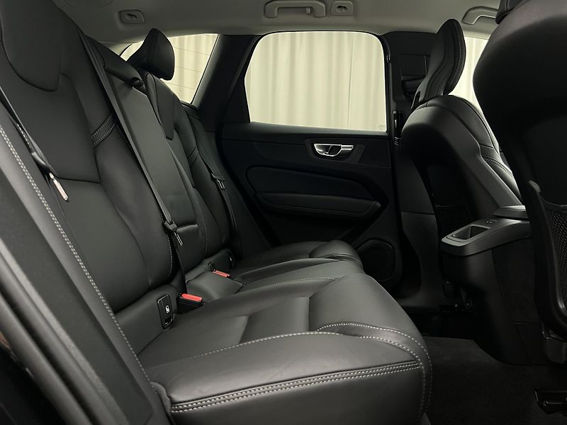 Volvo XC60 B5 AWD DARK PLUS AUT  - fotka 22 z 45