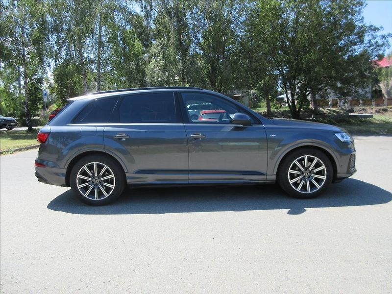 Audi Q7 3,0 TDi 210Kw, S-Line, 1.maj. - fotka 10 z 35