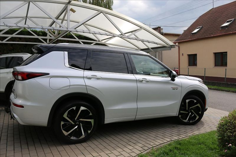 Mitsubishi Outlander 2,4 PHEV, 7míst, Tažné - fotka 7 z 56