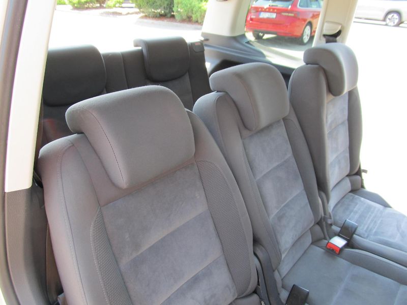 Volkswagen Touran (2011) 2.0TDI 7 míst  - fotka 40 z 60