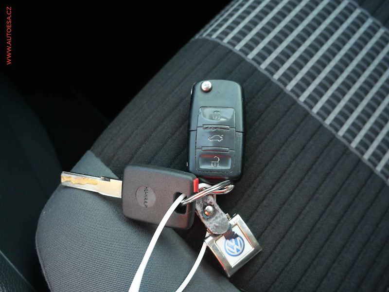 Volkswagen Golf (2008) 1.6i, AC, TZ - fotka 23 z 23